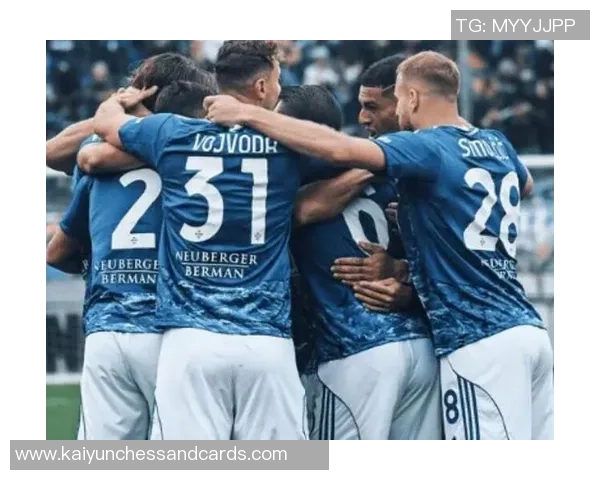 瓦拉内社媒晒与温格亨利合照观战科莫尤文重温足球传奇时刻 瓦拉内社媒晒与温格亨利合照观战科莫尤文重温足球传奇时刻