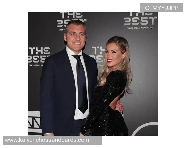 传奇球星重聚维耶里社交媒体分享与大罗巴乔马特拉齐托蒂合影瞬间