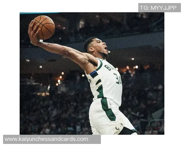 字母哥奋力拼搏半场贡献15分6板球队却落后19分艰难追赶之路